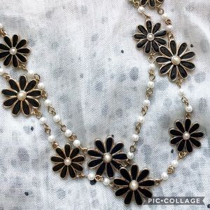 Black & Gold Daisy Necklace